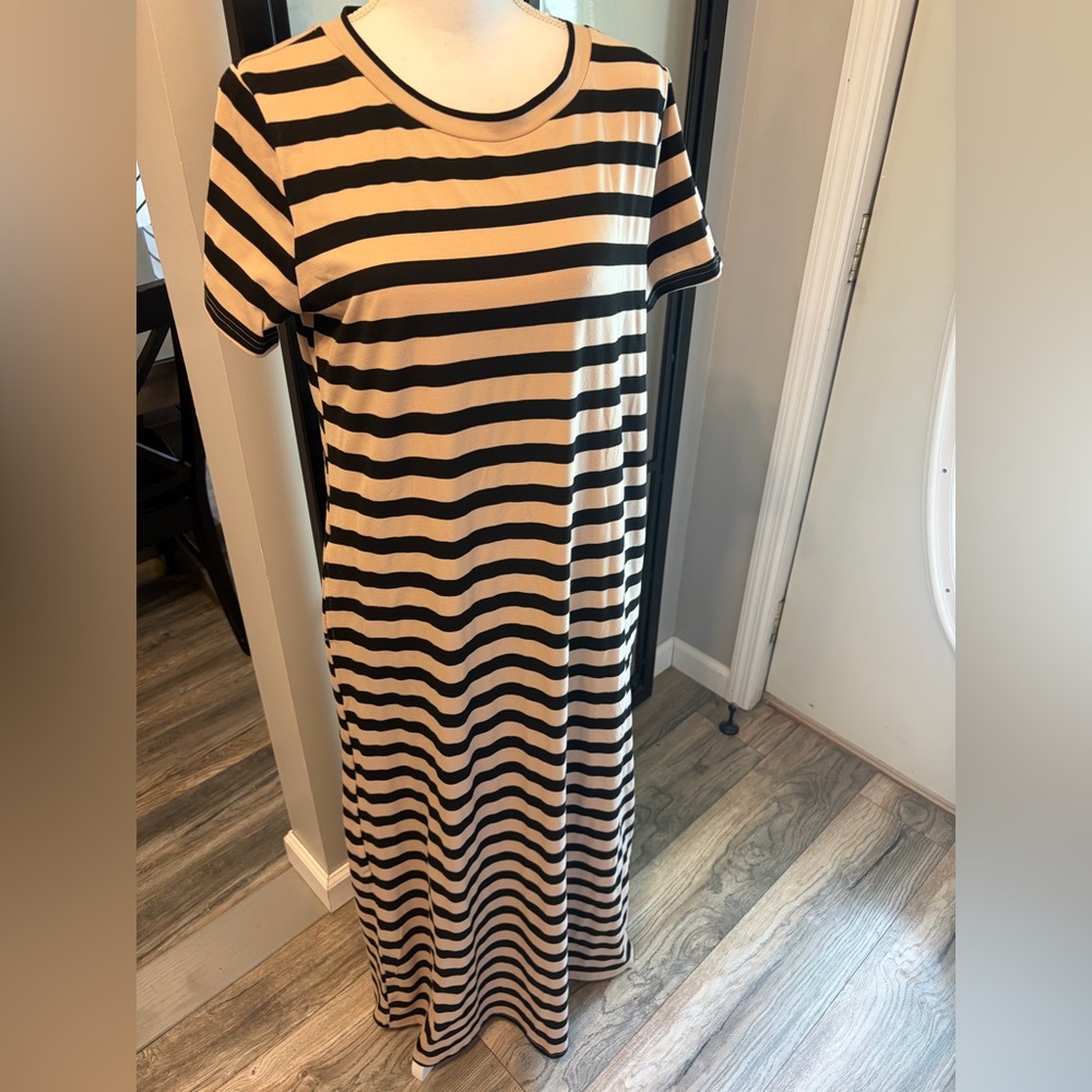 New With Tags…Boutique Striped Short Sleeve Long Maxi Dress With Pockets…Size L
